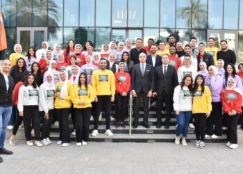 رئيس جامعة عين شمس يستقبل  كورال هارموني عربي ويشيد بأداءهم المتميز