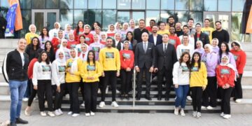 رئيس جامعة عين شمس يستقبل  كورال هارموني عربي ويشيد بأداءهم المتميز