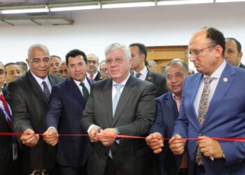 وزيرا التعليم العالي والشباب والرياضة ورئيس جامعة حلوان يفتتحون نادي جامعة حلوان ويتفقدون بعض منشآته الرياضية