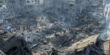 الاحتلال يتراجع جزئيا من مخيم البريج وسط القطاع
