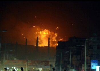 الحوثيين: جاهزون للرد على الهجمات الأميركية والبريطانية