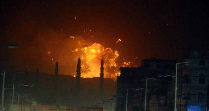 الحوثيين: جاهزون للرد على الهجمات الأميركية والبريطانية