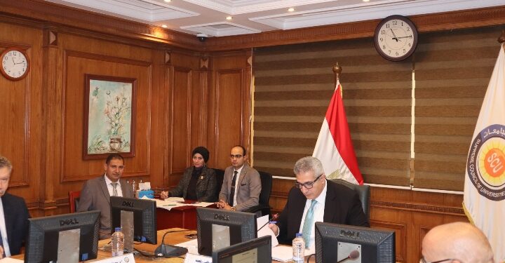 وزير التعليم العالي يستعرض تقريرًا حول الاجتماع الدوري للمجلس الأعلى لشئون الدراسات العليا والبحوث