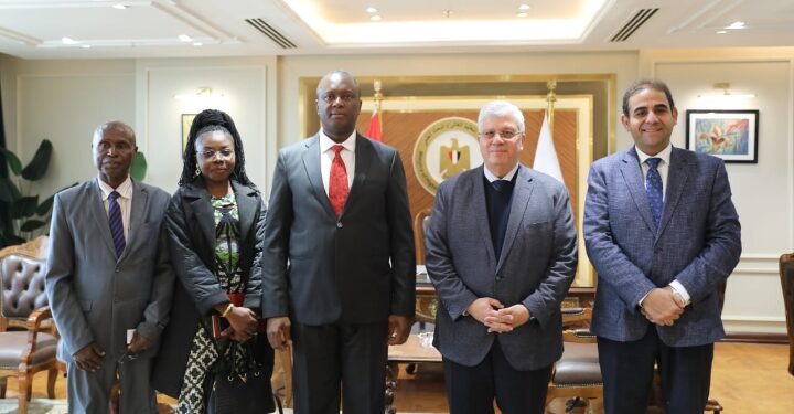 وزير التعليم العالي يستقبل سفير الكونغو الديموقراطية  لبحث أطر التعاون المشترك في مجالات التعليم العالي والبحث العلمي