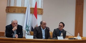 المجلس الأعلى للثقافة يستضيف صالون جابر عصفور وقراءة في كتاب “المرايا المتجاورة