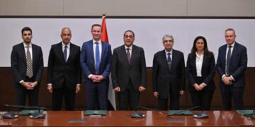 رئيس الوزراء يشهد مراسم توقيع اتفاقية حق الانتفاع لمشروع إنتاج طاقة الرياح بـ “خليج السويس” و “جبل الزيت” باستثمارات 1.5 مليار دولار