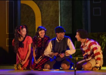 الفريق المسرحي لآداب عين شمس يفوز بالمركز الأول في مهرجان الإكتفاء الذاتى بالجامعة عن مسرحية “حياة شخص ما “.