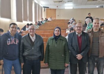 عميد زراعة عين شمس تجرى جولة تفقدية لامتحانات منتصف العام الدراسي 2023 – 2024م