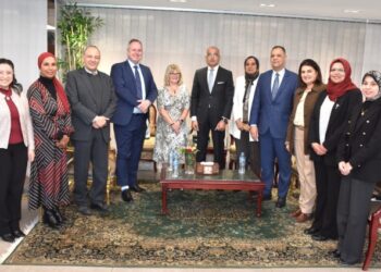 رئيس جامعة عين شمس يستقبل رئيس قطاع التعاون الدولي لجامعة إيست لندن