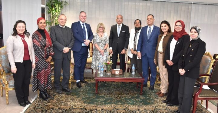 رئيس جامعة عين شمس يستقبل رئيس قطاع التعاون الدولي لجامعة إيست لندن