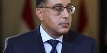 رئيس الوزراء يتفقد معرض السلع الغذائية بحي “اللوتس” ضمن جولته اليوم بمحافظة أسوان