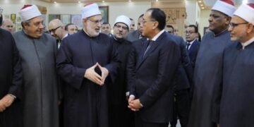 وكيل الأزهر يستقبل رئيس الوزراء بجناح الأزهر فى معرض الكتاب