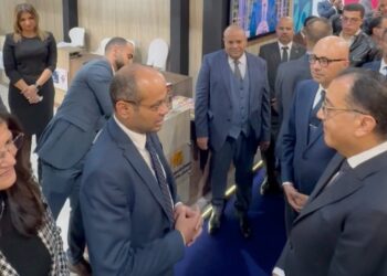 رئيس مجلس الوزراء يتفقد جناح البورصة المصرية خلال افتتاح معرض القاهرة الدولي للكتاب