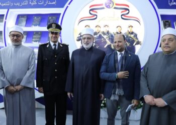 وكيل الأزهر يتفقد معرض القاهرة الدولي للكتاب ويزور جناح وزارة الداخلية للتهنئة بعيد الشرطة