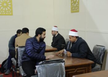 إقبال كثيف على ركن الفتوى بجناح الأزهر بمعرض الكتاب