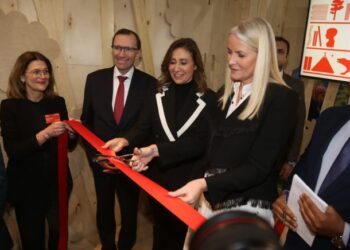 وزيرة الثقافة وقرينة ولي عهد النرويج تشهدان انطلاق فعاليات البرنامج الثقافي لضيف الشرف بمعرض الكتاب