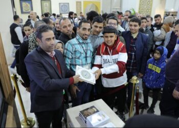 مسابقة «اختر هديتك» بجناح الأزهر تجذب رواد معرض الكتاب وتنشر البهجة بين الجمهور