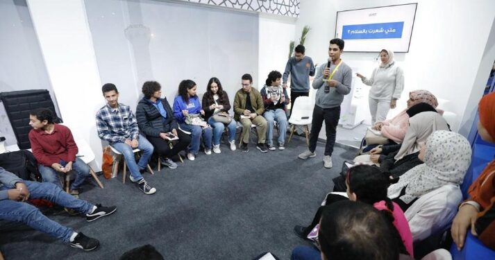 ضمن فعالياته في معرض القاهرة الدولي للكتاب 2024.. جناح مجلس حكماء المسلمين يستضيف جلسةً حواريةً للتعريف بمبادرة منتدى شباب صنَّاع السلام