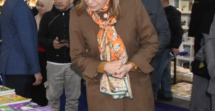 وزيرة الثقافة  تتفقد أجنحة وقاعات العرض بمعرض القاهرة الدولي للكتاب في إطار متابعتها المستمرة لفعاليات الدورة 55