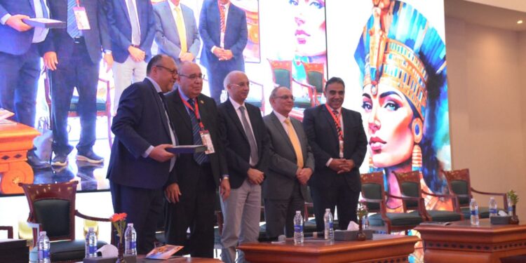 رئيس مؤتمر «أورام أسيوط» يحذر: الصداع أحد دلالات الإصابة بـ«سرطان المخ»