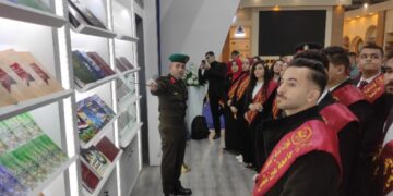 وفد طلاب جامعة عين شمس في زيارة لمعرض القاهرة الدولي للكتاب  في دورته الـ 55 تحت شعار “نصنع المعرفة.. نصون الكلمة