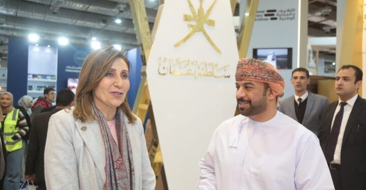 وزيرة الثقافة تتفقد أجنحة معرض الكتاب 55 وُتشيد بكثافة الإقبال الجماهيري على الفعاليات