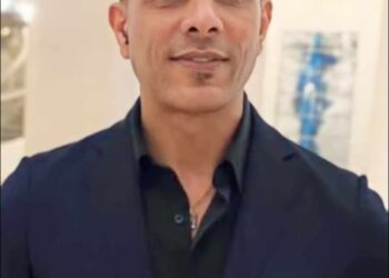 الخبير الايطالي المصرى  (احمد بدوى)  يضئ حفل توقيع كتاب (مطبخ وفاشون اخبار العرب )قريبا !