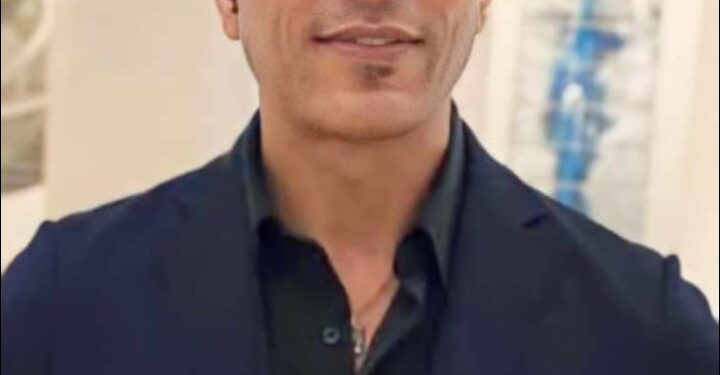 الخبير الايطالي المصرى  (احمد بدوى)  يضئ حفل توقيع كتاب (مطبخ وفاشون اخبار العرب )قريبا !