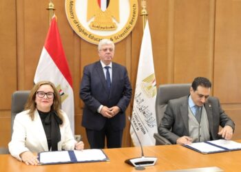وزير التعليم العالي يشهد توقيع اتفاق تعاون بين جامعة القاهرة “الفرع الدولي” وجامعة إيست لندن