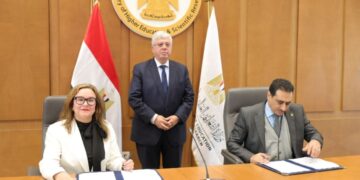 وزير التعليم العالي يشهد توقيع اتفاق تعاون بين جامعة القاهرة “الفرع الدولي” وجامعة إيست لندن