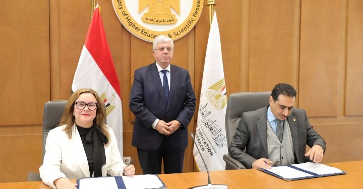 وزير التعليم العالي يشهد توقيع اتفاق تعاون بين جامعة القاهرة “الفرع الدولي” وجامعة إيست لندن