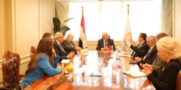 وزير التعليم العالي يستقبل وفد الكلية الملكية للجراحين لبحث سُبل التعاون المشترك