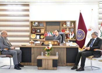 رئيس جامعة الفرات الأوسط التقنية يعقد اجتماعاً مع مسؤول شعبة الإرشاد النفسي والتوجيه التربوي