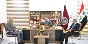رئيس جامعة الفرات الأوسط التقنية يعقد اجتماعاً مع مسؤول شعبة الإرشاد النفسي والتوجيه التربوي