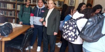 طلاب من مختلف الجامعات المصرية فى زيارة مكتبة القاهره الكبرى