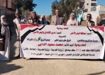 محمد الدابي عضو مجلس الشيوخ  يشارك في قافلة اسقف ل ٦٠ منزل بلا سقف في البحر الاحمر