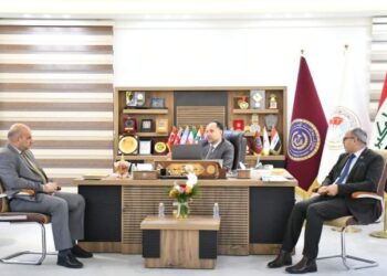 رئيس جامعة الفرات الأوسط التقنية يعقد اجتماعاً مع مسؤول شعبة الإرشاد النفسي والتوجيه التربوي