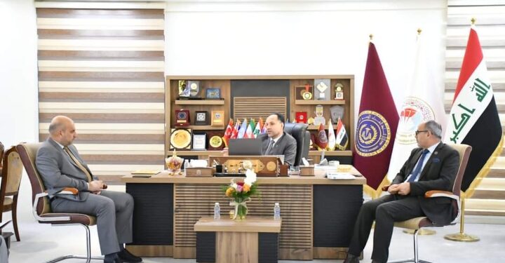 رئيس جامعة الفرات الأوسط التقنية يعقد اجتماعاً مع مسؤول شعبة الإرشاد النفسي والتوجيه التربوي
