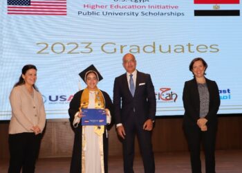 جامعة عين شمس والوكالة الأمريكية تحتفل بتخريج الدفعة الخامسة للطلاب الحاصلين على المنح الدراسية