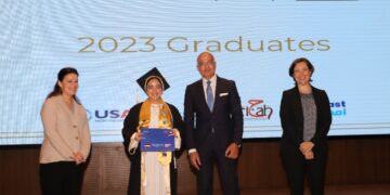 جامعة عين شمس والوكالة الأمريكية تحتفل بتخريج الدفعة الخامسة للطلاب الحاصلين على المنح الدراسية