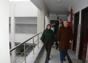 رئيس الجامعة في زيارة تفقدية مفاجأة بكلية التمريض