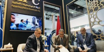 برعاية وزير التعليم العالي والبحث العلمي هيئة الاستشعار من البُعد توقع بروتوكول تعاون مع شركة البتروكيماويات المصرية