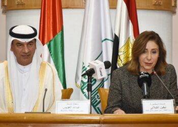 وزيرة الثقافة تُكرم الفائزين بملتقى الشارقة الثقافي تقديرًا لعطائهم الفكري الُمتميز