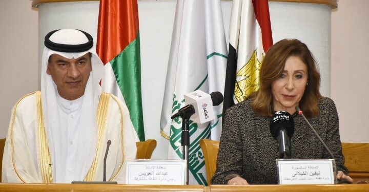 وزيرة الثقافة تُكرم الفائزين بملتقى الشارقة الثقافي تقديرًا لعطائهم الفكري الُمتميز