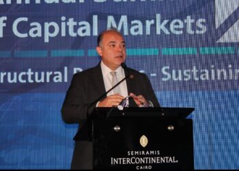 الدكتور محمد فريد رئيس الهيئة العامة للرقابة المالية يلقي الكلمة الافتتاحية في فعاليات “القمة السنوية لأسواق المال