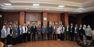 رئيس جامعة كفر الشيخ يستقبل وفد إدارة جائزة التميز الحكومي جوائز التميز الداخلية بالجامعة