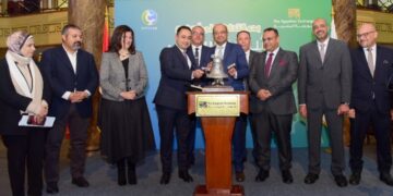 رئيس البورصة يشارك قيادات شركة “سيتي للتحاليل الطبية” “احتفالية “قرع الجرس” بمناسبة بدء التداول