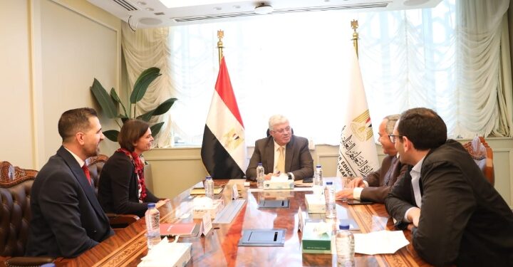 وزير التعليم العالي يبحث سُبل تعزيز التعاون مع مديرة جمعية المُحاسبين القانونيين المُعتمدين البريطانية