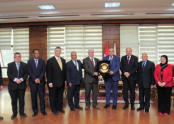 رئيس جامعة كفر الشيخ يستقبل لجنة الدراسات القانونية بالمجلس الأعلى للجامعات لتفقد كلية الحقوق بالجامعة