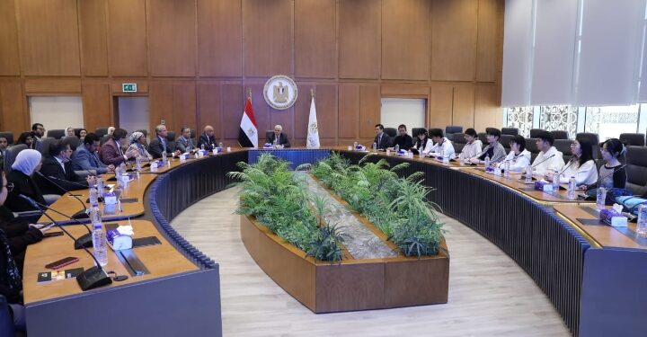 وزير التعليم العالي يستقبل وفدًا من فريق أستوديو التصميم الدولي